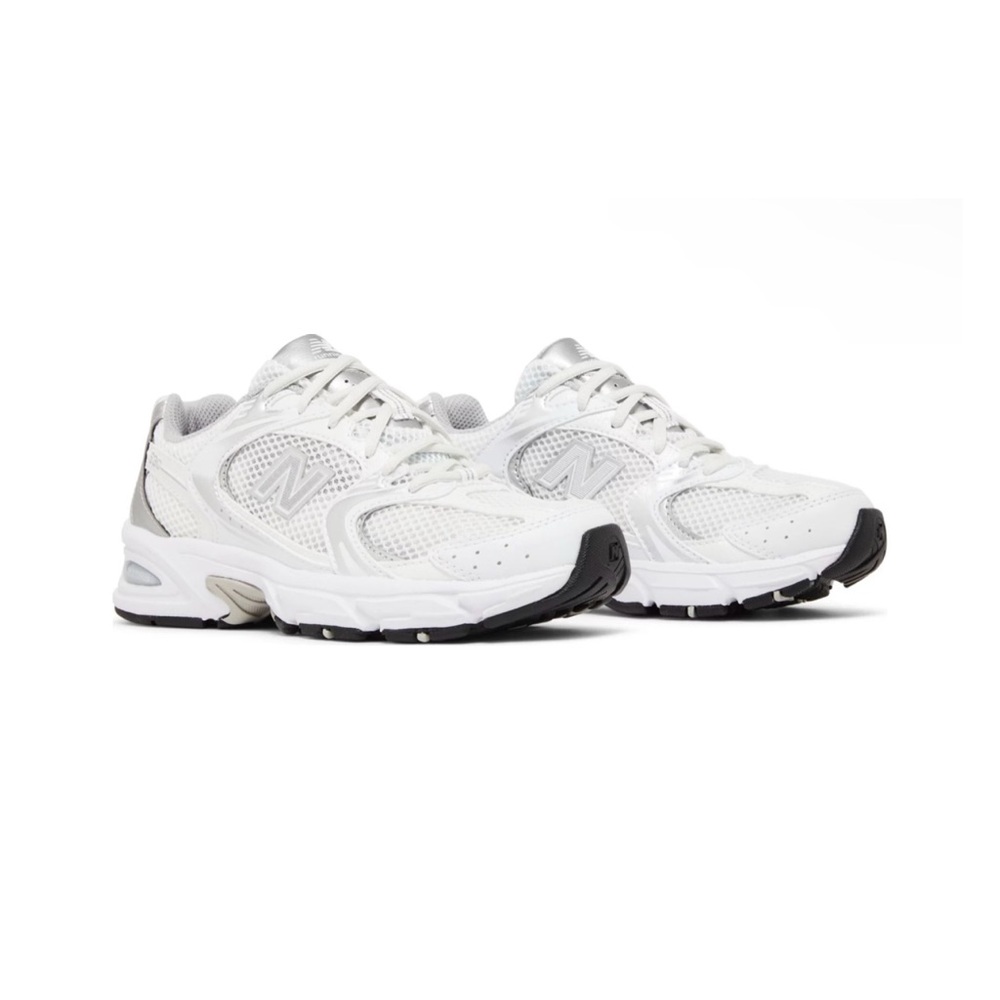 New Balance 2020 530 Silver and White, size 5 men’s/ 6.5 women’s - Picture 3 of 7